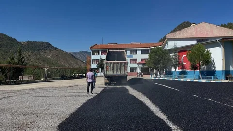 Feke'de Okul Bahçesi Yenilendi