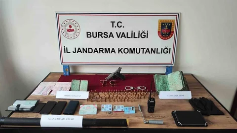 Bursa'da tarihi İncil ve Tevrat satmaya çalışan bir kişi gözaltına alındı.
