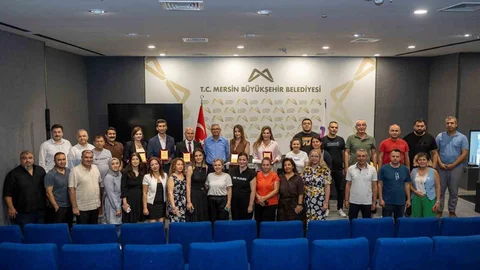 Mersin'de görevde yükselen personele plaket ve teşekkür belgesi verildi