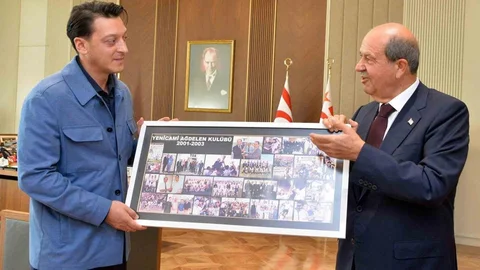 Lefkoşa'da Mesut Özil'den çağrı