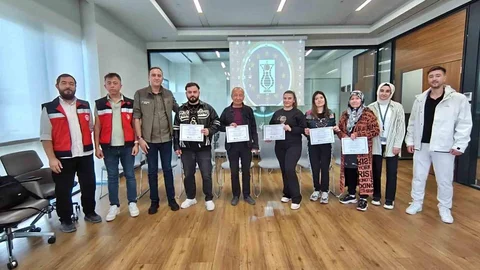 Kütahya’da ev hayvanı satış yeri sahiplerine eğitim programı düzenlendi.