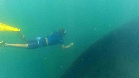 Bitlis'te Amatör Dalgıçlar Van Gölü'nde Batık Şilebi Görüntüledi