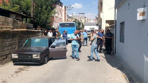 Mersin Tarsus’ta Park Halindeki Araçların Yanında Bir Kişi Ölü Bulundu