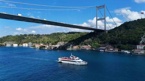 İstanbul'da Liverpool taraftarları boğaz turu gerçekleştirdi