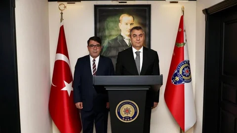 Mersin Valisi Atilla Toros, İl Emniyet Müdürü İdris Yılmaz'a İade- İziyarette Bulundu
