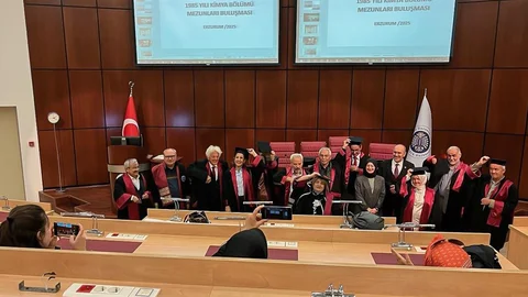 Erzurum'da mezuniyetin 40. yılı kutlandı