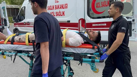 Adıyaman'da iki otomobilin çarpışması sonucu 2 kişi yaralandı.