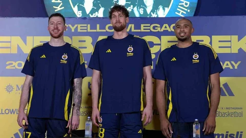 İstanbul'da Fenerbahçe Basketbol Takımı oyuncuları basın mensuplarıyla bir araya geldi.
