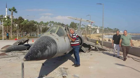 Mersin'de Efsane Savaş Uçağı Kaldırılıyor