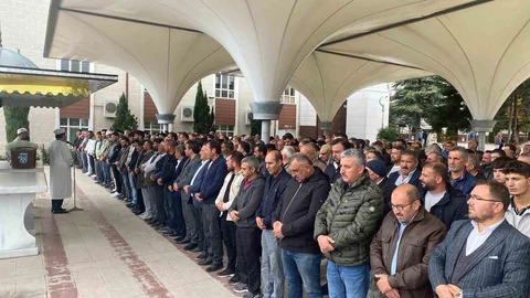 Ankara'da otomobilin tankere çarpması sonucu bir kişi yaşamını yitirdi.