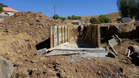 Ağrı Patnos'ta menfez yapım çalışmaları sürüyor