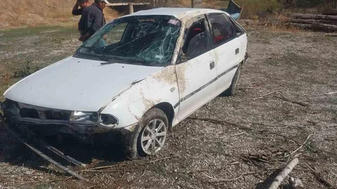 Sungurlu'da otomobil köprüden tarlaya uçtu