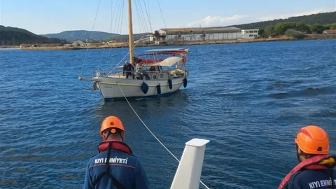 Çanakkale Boğazı'nda tekne makine arızası yaşadı