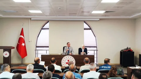 Tarsus'ta Muhtarlar Toplantısı Yapıldı