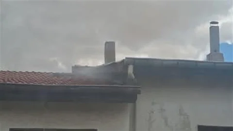 Beypazarı'nda dükkan çatısında yangın çıktı