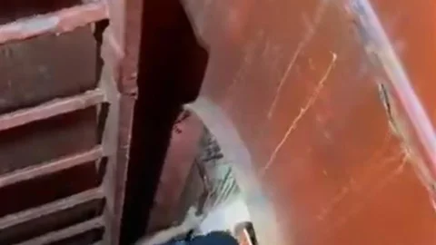 Safiport Limanı'nda işçi düşerek yaralandı