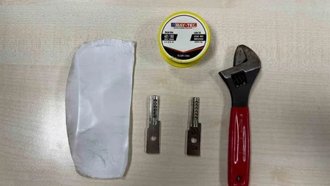 Mersin'de hırsızlık yapan 3 kadın kılık değiştirirken yakalandı