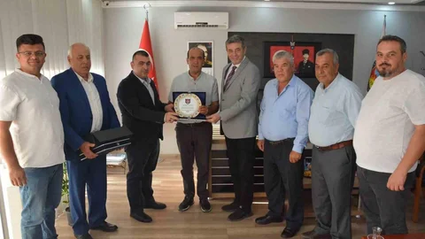 Aydın'da Yılın Ahisi Ali Karabıyık'a plaket takdim edildi