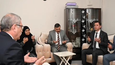 Erzurum Valisi, şehit annesine anlamlı bir ziyaret gerçekleştirdi