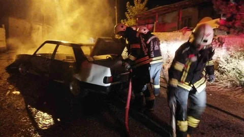 Erzurum'da otomobil alev alev yandı