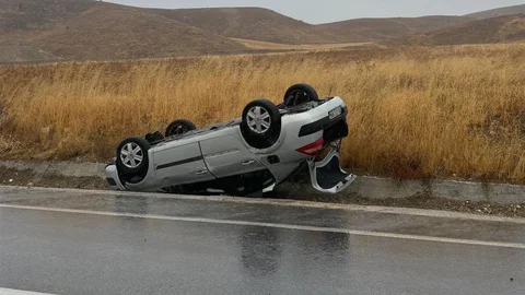 Bilecik'te otomobil takla attı