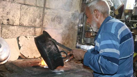 Şanlıurfa'da kalay ustası 75 yıldır mesleğini sürdürüyor