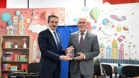 Uşak'ta Renkli Düşler Projesi ile çocukların düş dünyası renklendiriliyor