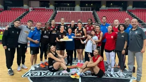 Kayseri'de sürpriz doğum günü kutlaması