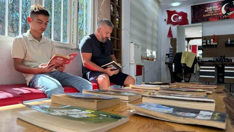Serik'te Berber Kitap Köşesi Oluşturdu