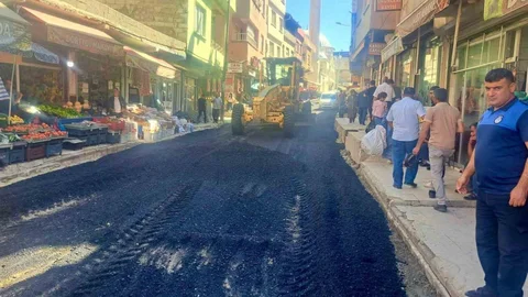 Siirt'te asfalt yenileme çalışması yapıldı