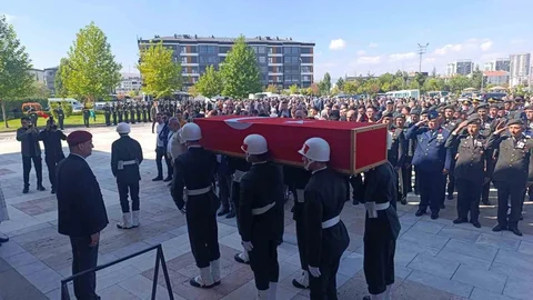 Afyonkarahisar'da vefat eden teğmen askeri törenle uğurlandı