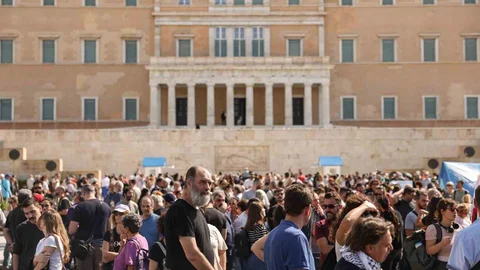 Yunanistan'da kamu hizmetleri 24 saat süreyle durdu