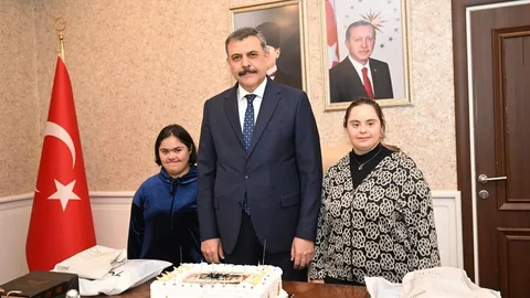 Erzurum'da özel çocukların doğum günü kutlandı