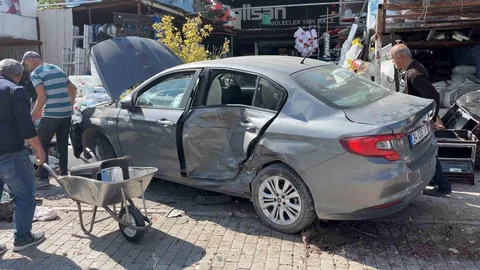 Konya'da otomobil yayalara çarptı, 3 kişi yaralandı