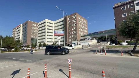 Çanakkale'de sınıf arkadaşı tarafından feci şekilde darbedilen çocuğun yoğun bakımdaki mücadelesi devam ediyor.