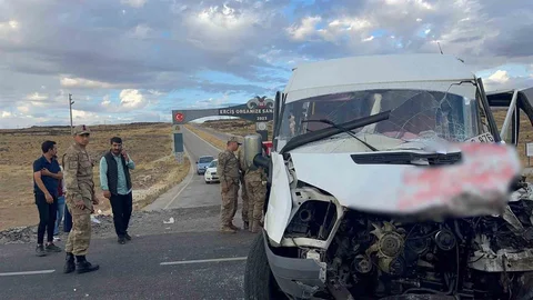 Erciş'te okul servisi kazası