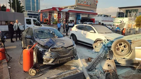 Çankaya'da otomobil benzinliğe çarptı