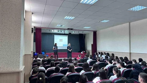 Manisa'da gençlere siber suçlarla ilgili bilinçlendirme eğitimi