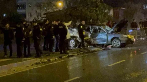 Samsun'da otomobillerin çarpışması sonucu 2 kişi hayatını kaybetti, 2 kişi yaralandı.