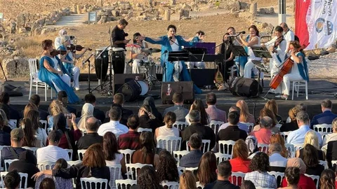 Diyarbakır'da Allegra Ensemble tarihi sokakları gezdi
