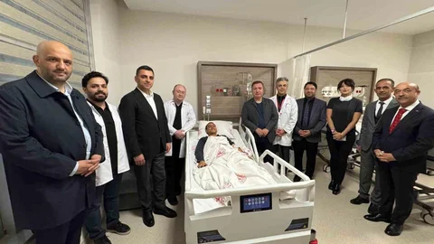 Erzincan'da Vali, yalnız kalan gence refakat etti