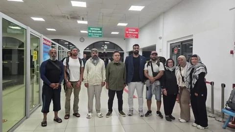 Marmaris'te fırtına sonrası kurtarılan yolcular