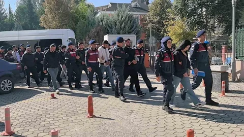 Bursa'nın İnegöl ilçesinde silahlı çatışma sonucu 2 kişi tutuklandı.