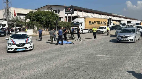 Hatay'da motosiklet tıra çarptı, kadın sürücü yaşamını yitirdi