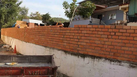 Aydın'da köy yolları ve okul duvarları yenilendi
