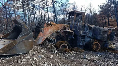 Eskişehir'de orman yangınlarında şehit olan iş makineleri kaldırıldı