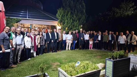 Manisa'da Emekli Eğitimcilere Plaket Taktimi