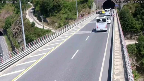 Zonguldak'ta halk otobüsü kazaya yol açtı