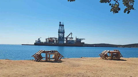 Mersin'de West Draco Limana Yanaştı