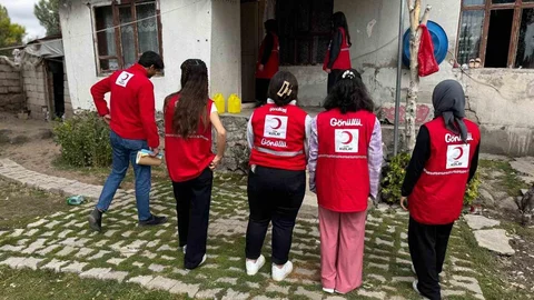 Ağrı'da Kızılay İhtiyaç Sahiplerine Yardımda Bulundu